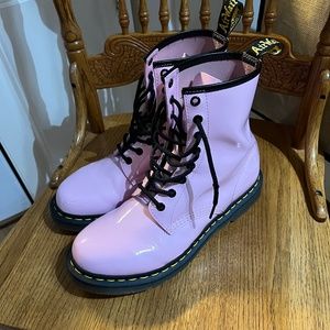 PALE PINK 1460 WOMEN'S PATENT LEATHER LACE UP BOOTS